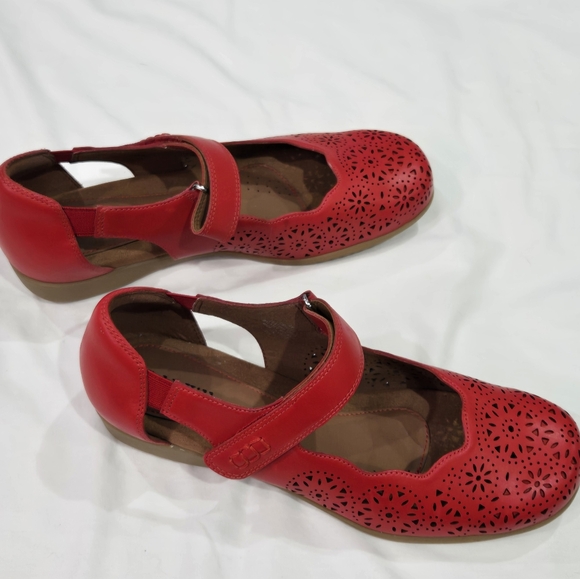 Cobb Hill Rully Mary Jane Red Shoes NWOT - Picture 1 of 11